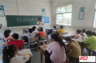 当好人民群众满意的勤务员——记溆浦县金子湖村驻村第一书记龚煌辉与他的义务辅导队